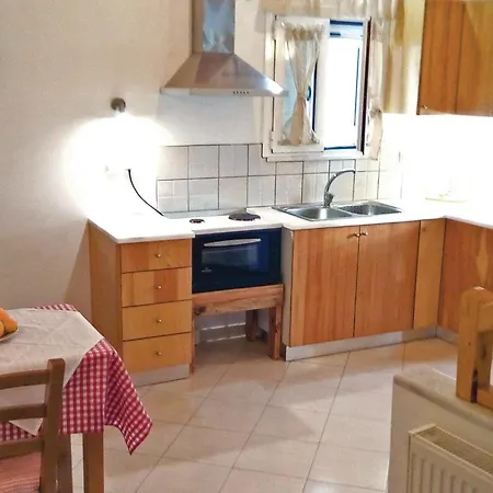 Gorgeous In Malaxa, Chania With Kitchen *