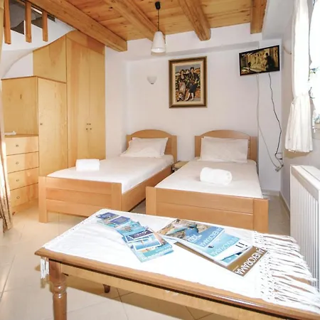 Gorgeous In Malaxa, Chania With Kitchen
